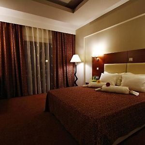 Siris Hotel